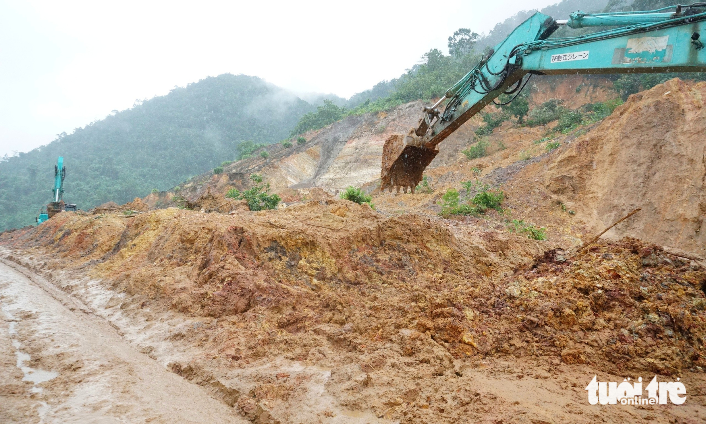 政府副总理陈洪河视察拉山-和莲高速公路滑坡区域